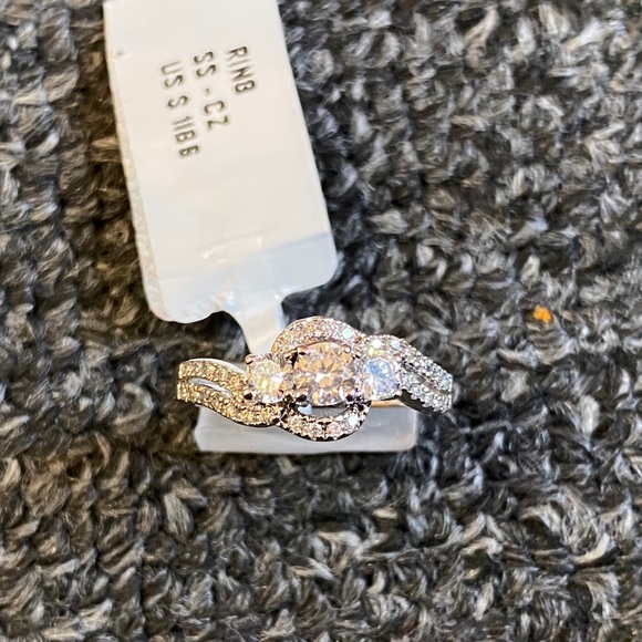 Silver Ladies Ring with CZ Stones
